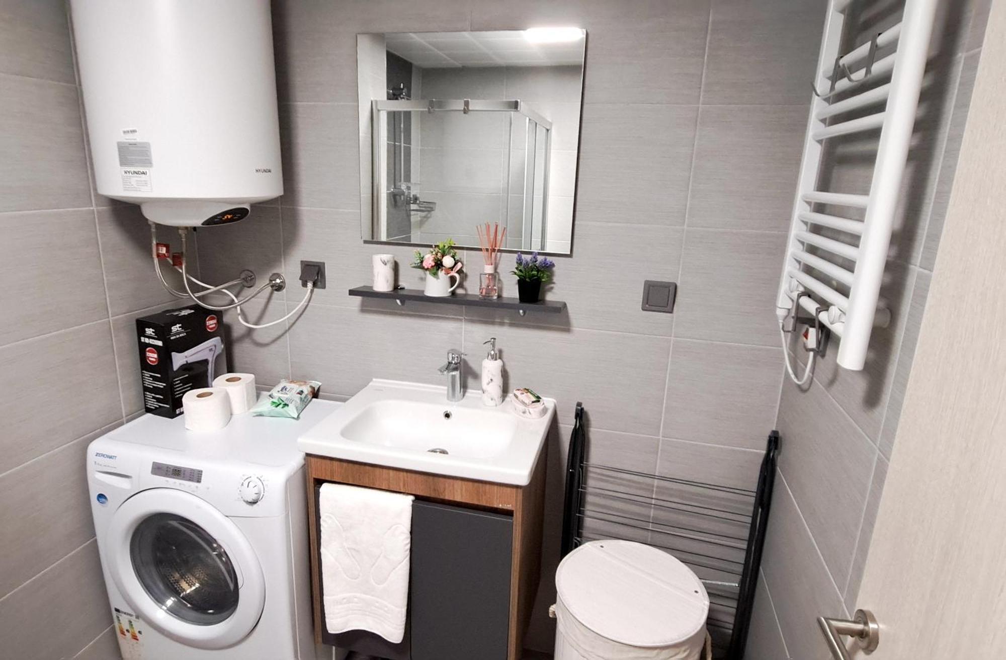 Luxury Condo On 18Th Floor With Pool, Fitness, Parking Included. Skopje Exterior photo
