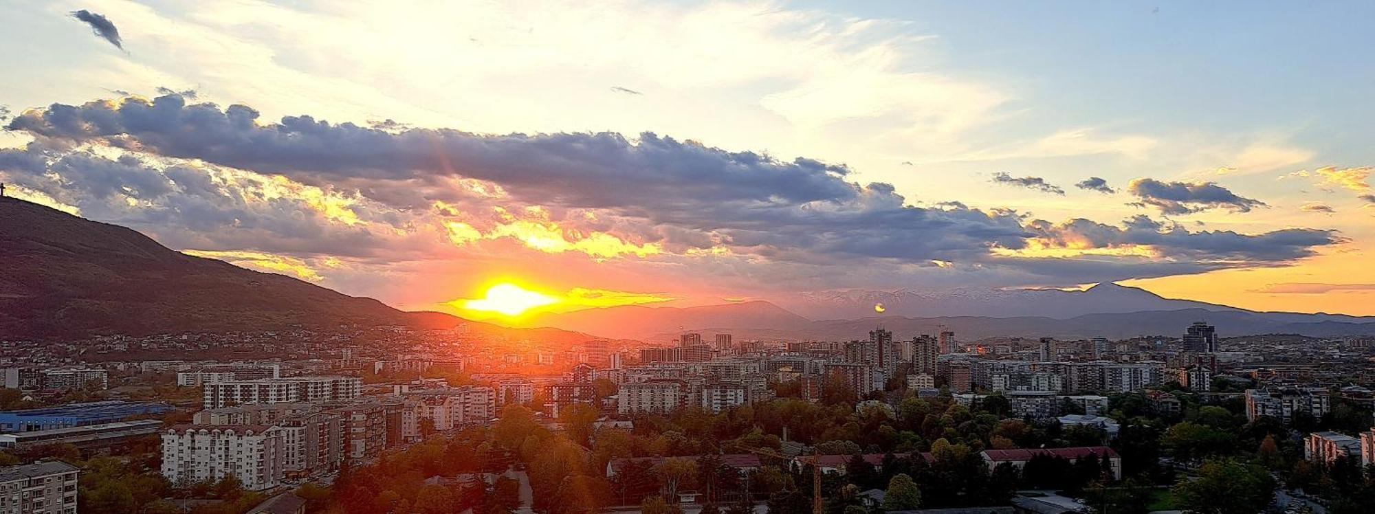Luxury Condo On 18Th Floor With Pool, Fitness, Parking Included. Skopje Exterior photo